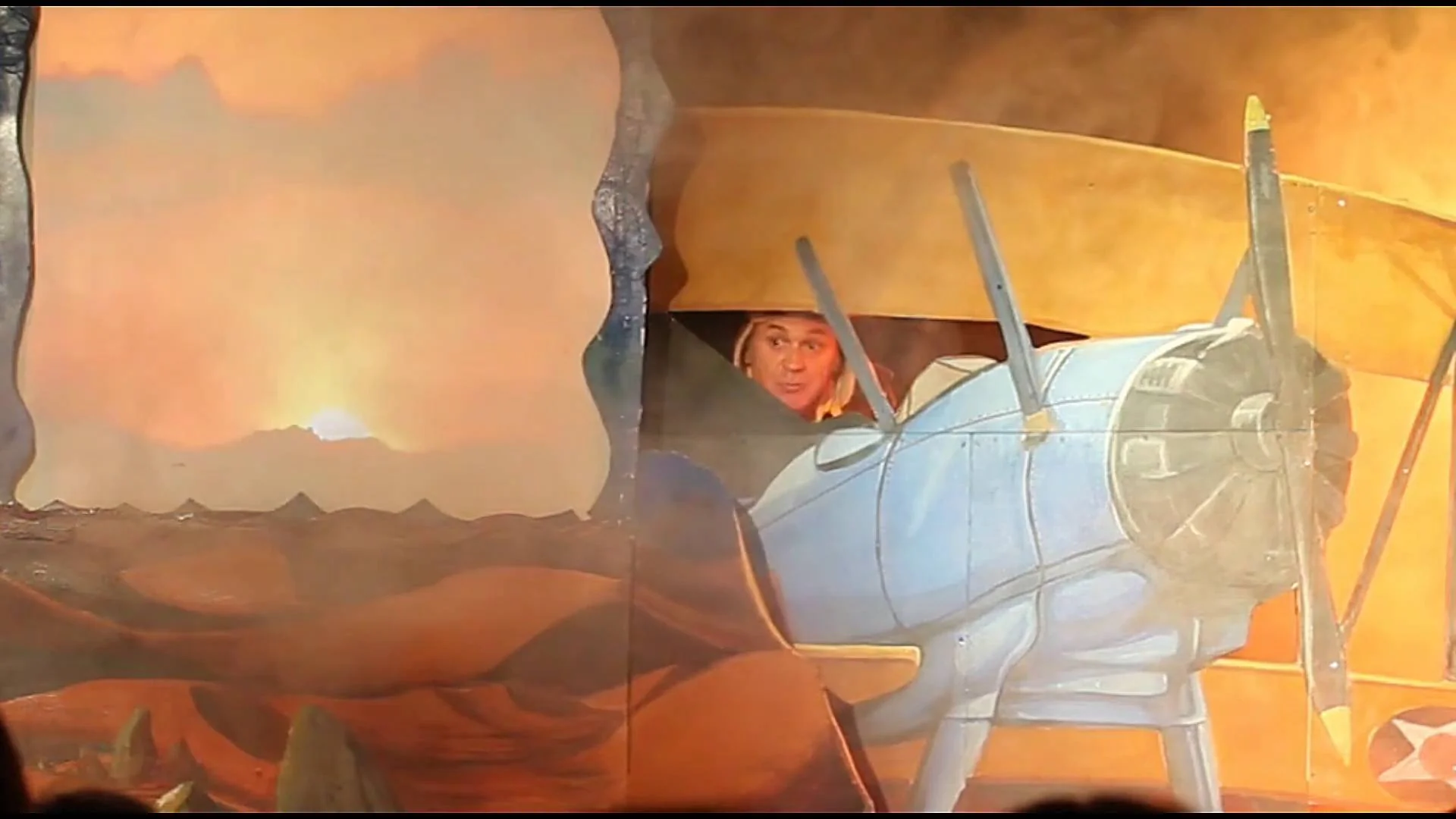 LE PETIT PRINCE de Saint Exupery (adaptation théâtrale mêlant jeu d’acteur, marionnettes et vidéo.) - Photo 3