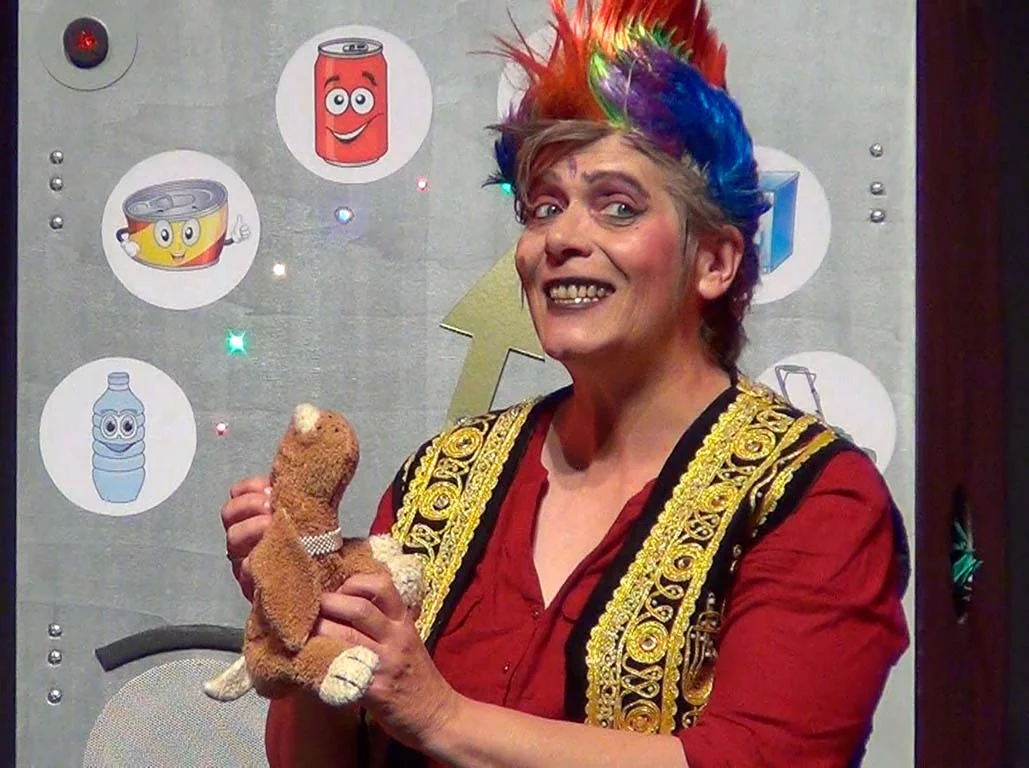 Joyeux Noël Tigrella, la sorcière de la déchetterie - Photo 3